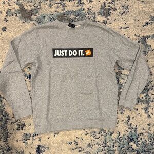 Nike Men's Crewneck Sweater in Gray